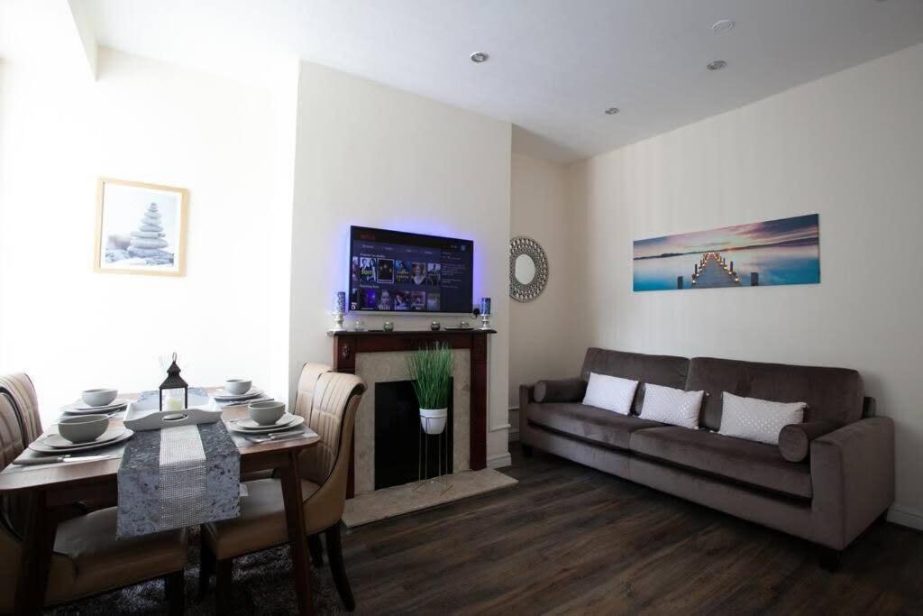 6 Bedroom House 10Min Drive From City Centre Manchester Dış mekan fotoğraf