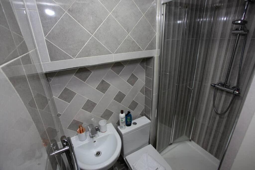 6 Bedroom House 10Min Drive From City Centre Manchester Dış mekan fotoğraf